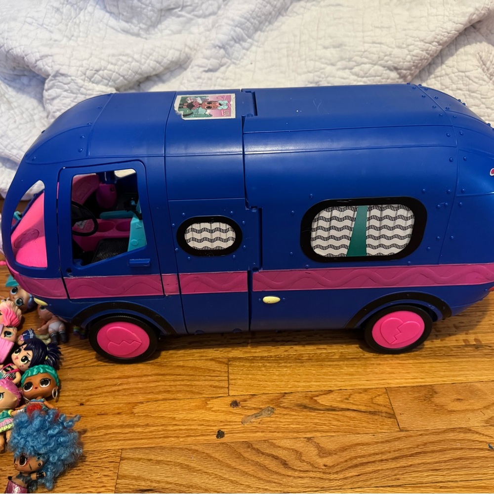 Glamper Fashion Camper Dollhouse LOL Surprise OMG with dolls and rocket ship